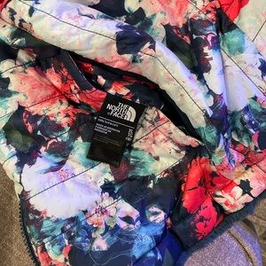 North Face girls XL reversible jacket in great shape.
